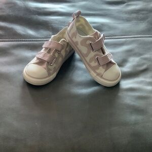Kids Converse Sneakers 9.